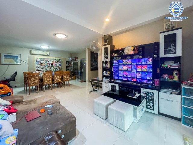 *****บ้านเดี่ยวมือสองนนทบุรี ม.นิชชารมณ์ ราชพฤกษ์-รัตนาธิเบศร์ เนื้อที่ 50.6 ตร.ว. ฟังก์ชัน 4 ห้องนอน 4 ห้องน้ำ จอดรถได้ 2 คัน บนทำเลดีที่สุด เข้าเมืองสะดวก ใกล้รถไฟฟ้าสายสีม่วง "สถานีบางรักน้อยท่าอิฐ" ในราคาสุด!